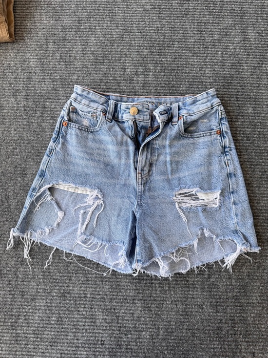 American Eagle Outfitters Pants - American Eagle Outfitters Baggy Mom distressed short 00